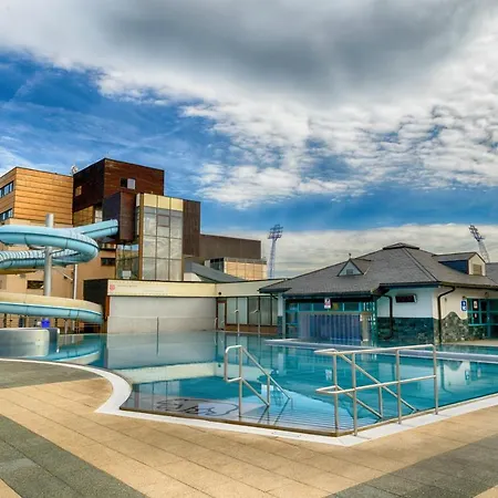 Aquacity Riverside מלון