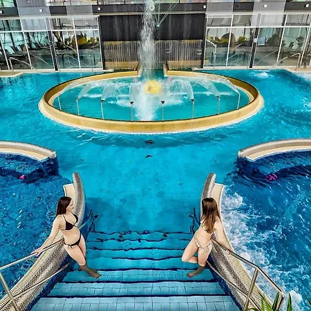 Aquacity Riverside מלון