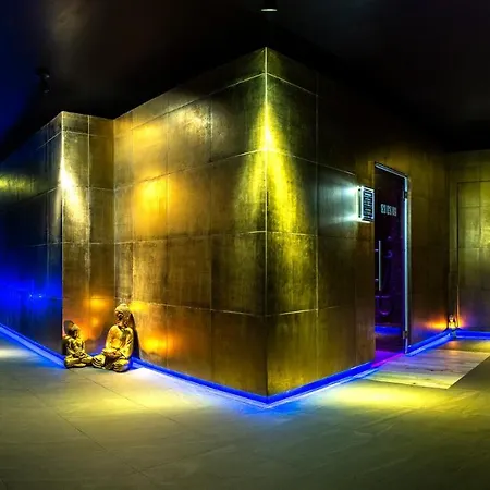 Aquacity Riverside מלון פופראד