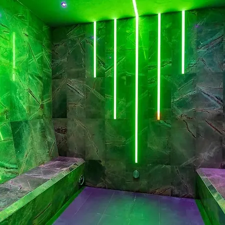 Aquacity Riverside מלון פופראד