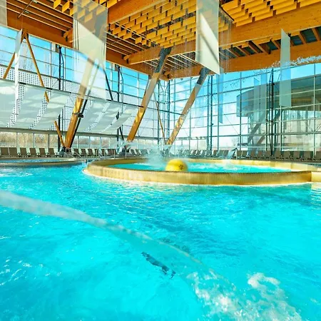 Aquacity Riverside Отель Попрад