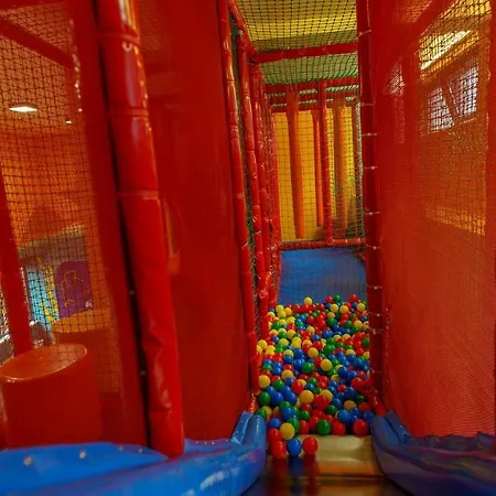 Aquacity Riverside מלון