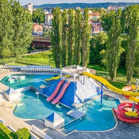 Aquacity Riverside מלון פופראד