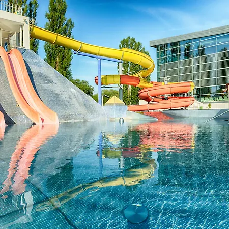 Aquacity Riverside Hotel 3*