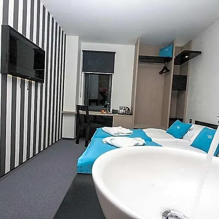 Aquacity Riverside 3*