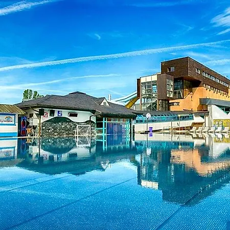 Aquacity Riverside Hotel 3*
