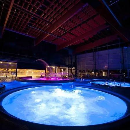 Отель Aquacity Riverside 3*