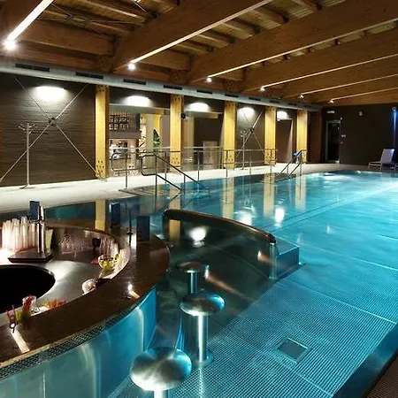 מלון Aquacity Riverside פופראד
