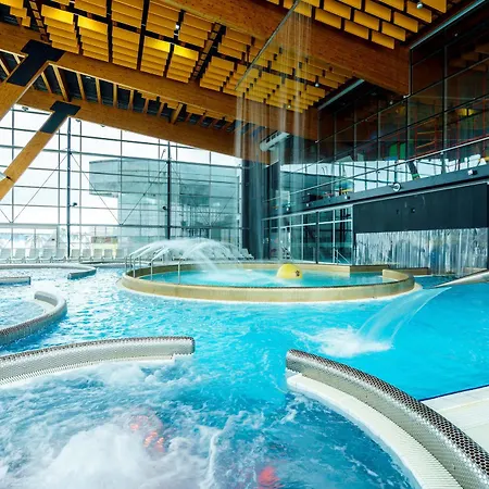 Aquacity Riverside 3* بوبراد