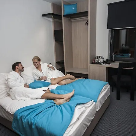 Aquacity Riverside 3*