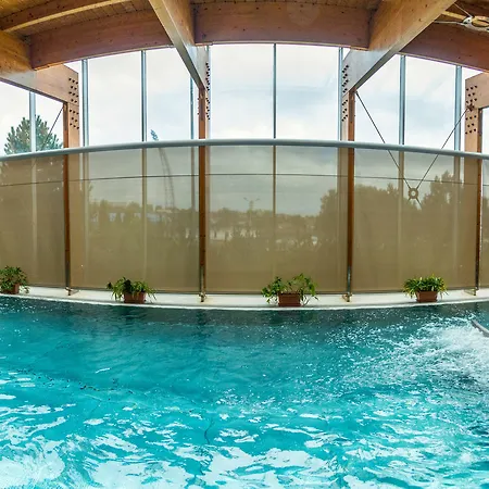 Aquacity Riverside מלון