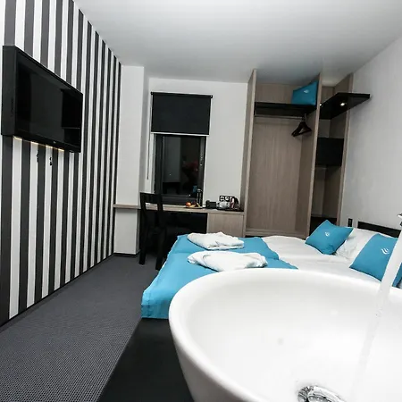Aquacity Riverside فندق بوبراد