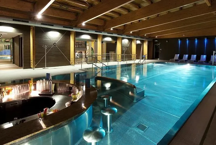 Otel Aquacity Riverside Poprad