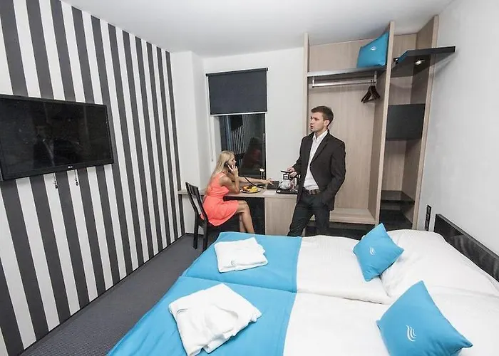 Otel Aquacity Riverside 3*